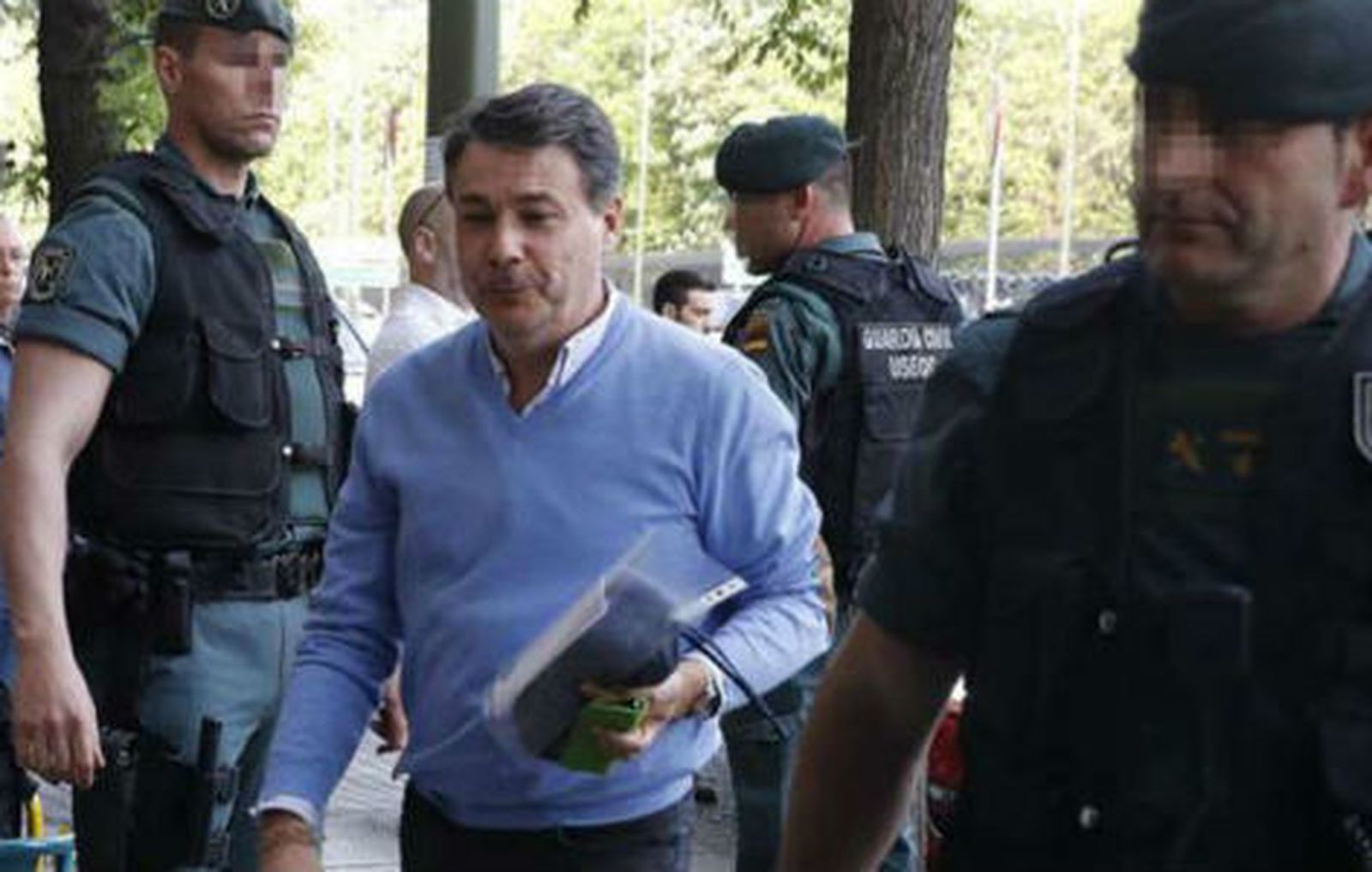 Familiares de Ignacio González acuden a la Audiencia a pagar la fianza de 400.000 euros