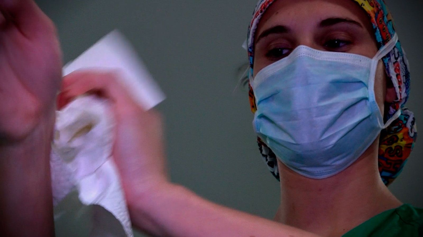 ¿Por qué las personas que salen a trabajar o comprar no tienen que usar mascarillas?