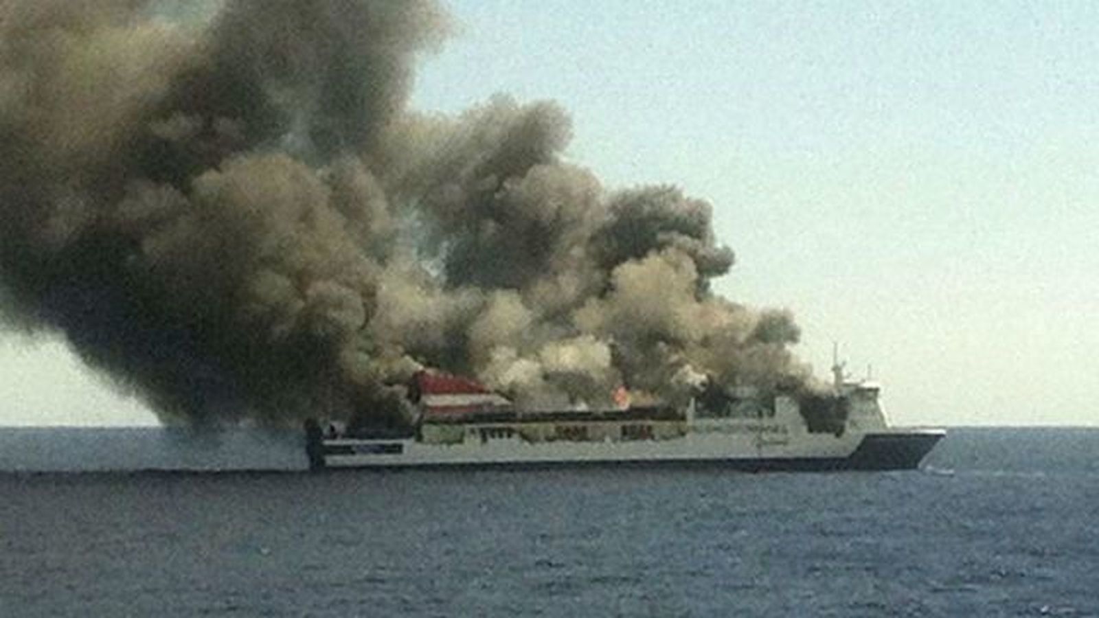 Evacúan a unas 150 personas de un ferry incendiado a 18 millas de Mallorca