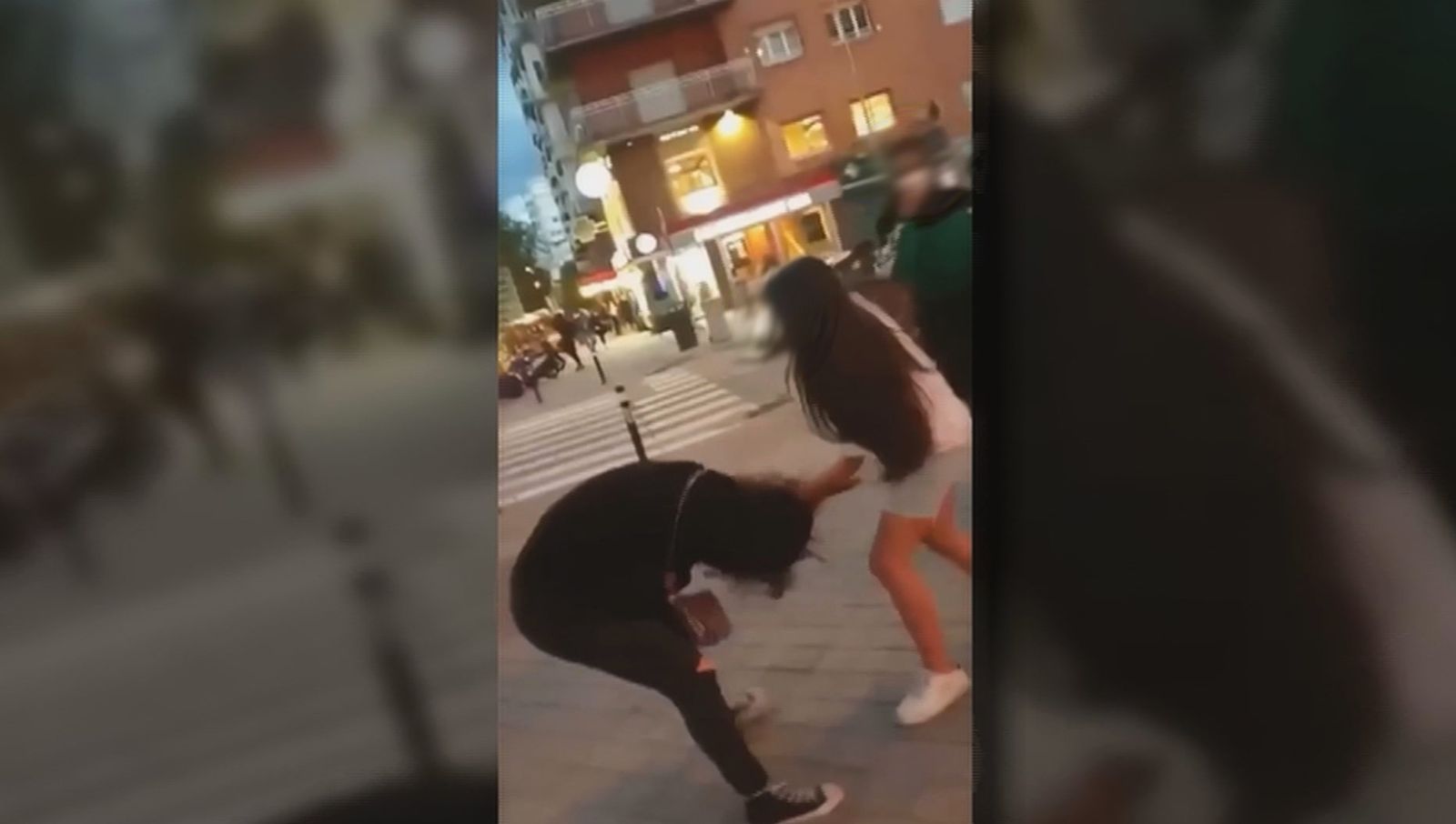 Una joven agrede a otra chica en plena vía pública en Chamartín