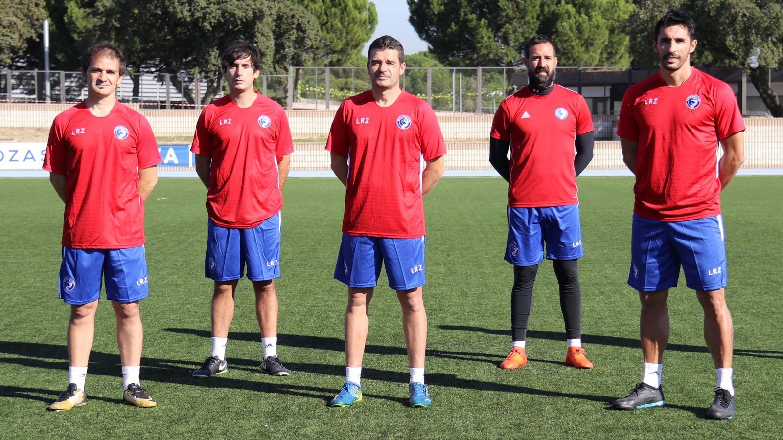 Manolo Cano, en el centro, junto a su cuerpo técnico