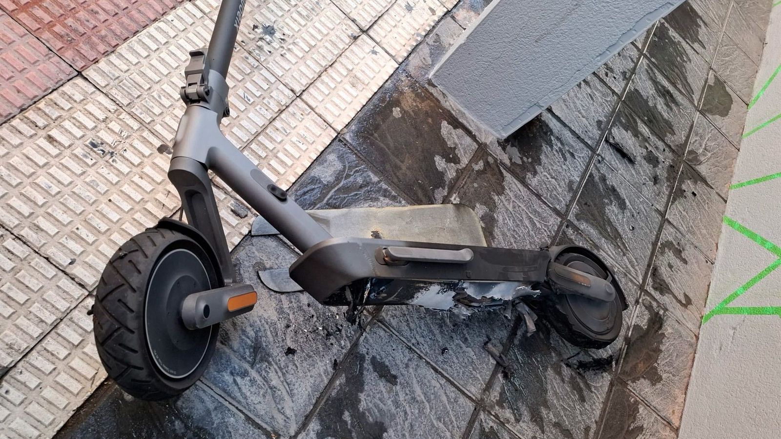Incendio sin heridos por un patinete eléctrico en Parla