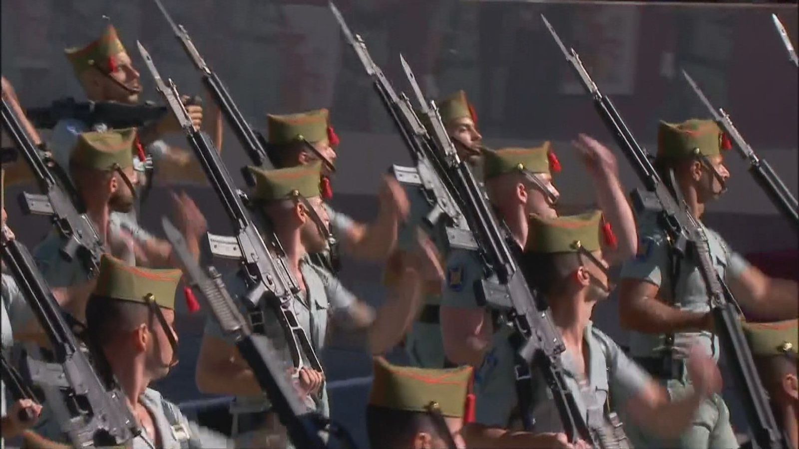Así fue el paso de los legionarios en el desfile militar del 12 de octubre en la Castellana