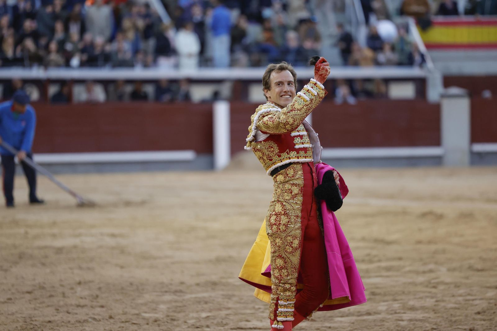 Román corta una oreja en la tercera de San Isidro