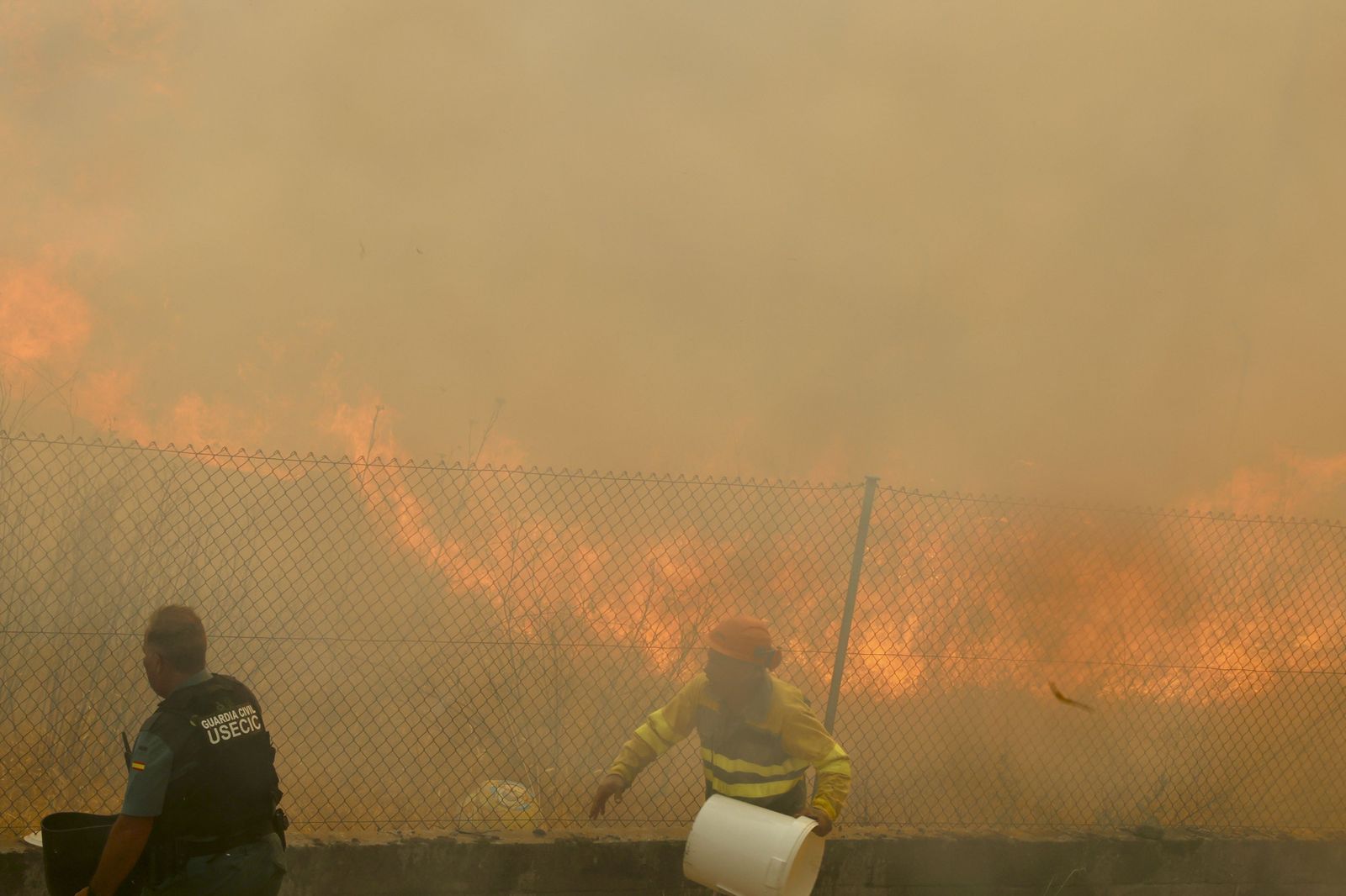 Estabilizado el incendio de Ávila, la preocupación se traslada a Zamora y León