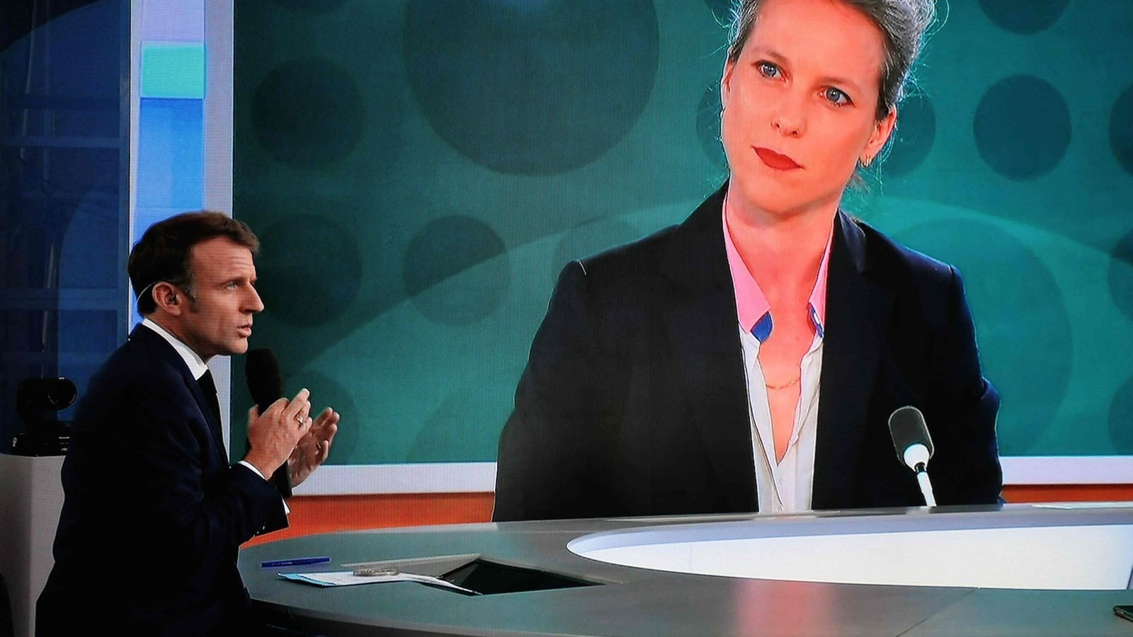 Macron ignora la candidatura de Castets y dice que no hay una mayoría de izquierdas