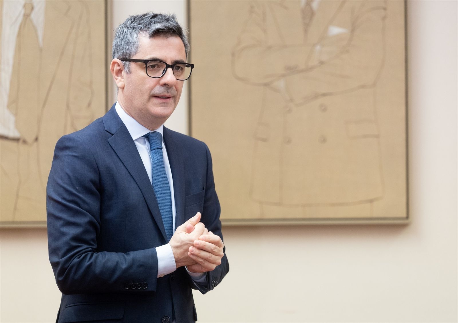 El ministro de la Presidencia Justicia, y Relaciones con las Cortes, Félix Bolaños, llega a la Comisión Constitucional, en el Congreso de los Diputados