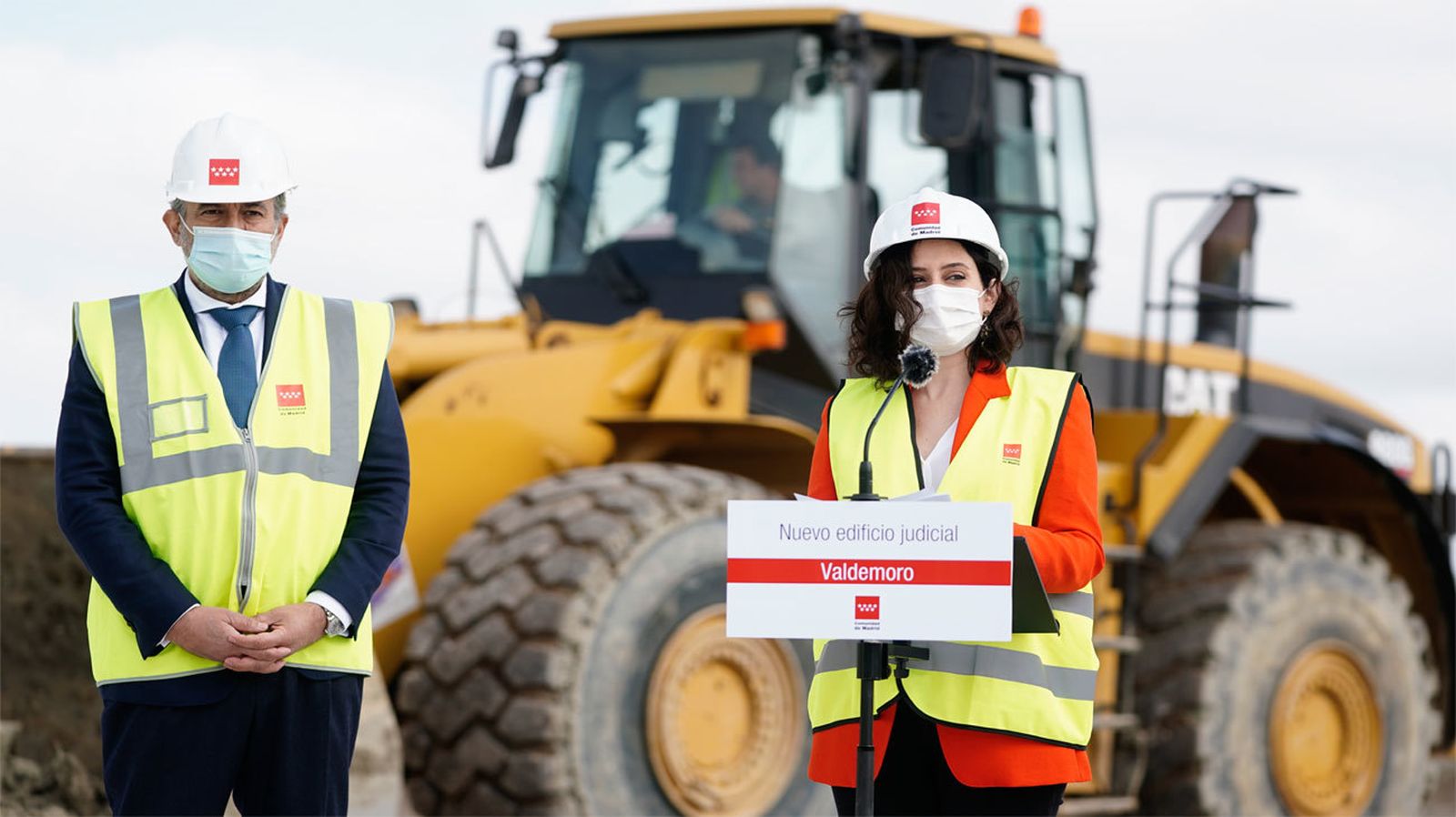 Enrique López e Isabel Díaz Ayuso en el inicio de las obras del Palacio de Justicia de Valdemoro