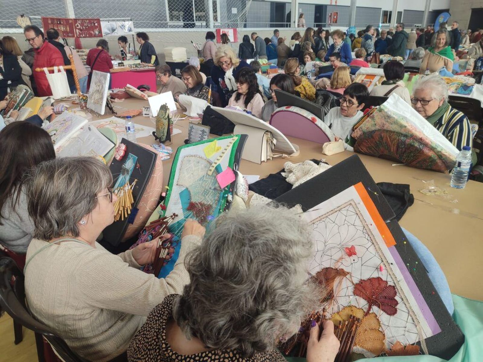 Participantes en una edición del Encuentro de Encajeras de Valdemorillo