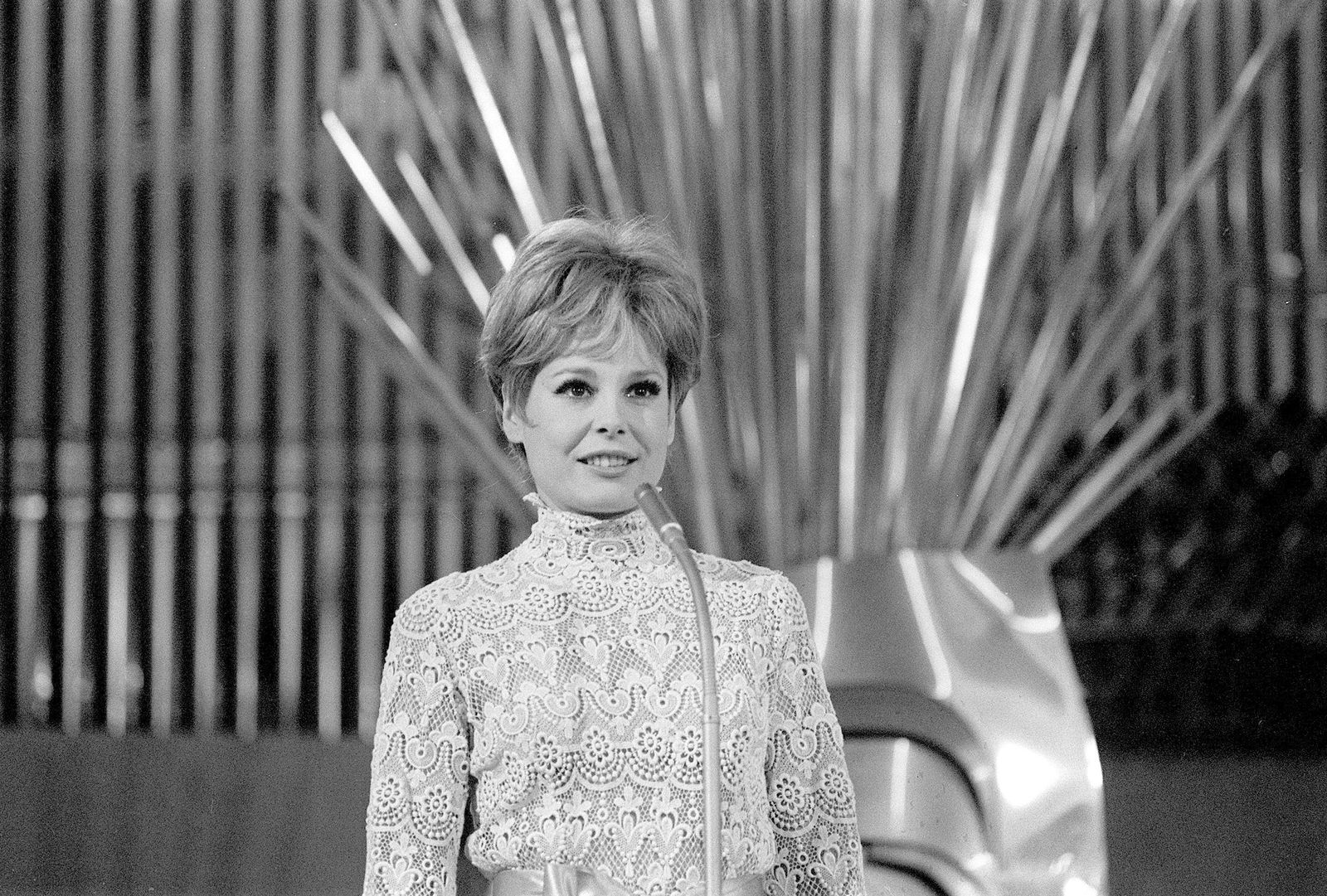 Luaura Valenzuela presentó Eurovisión en 1962