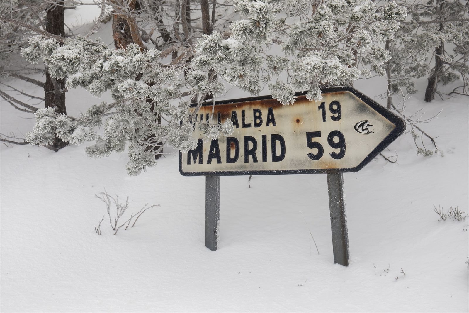 Viernes con temperaturas que suben en Madrid y fuerte viento en la Sierra
