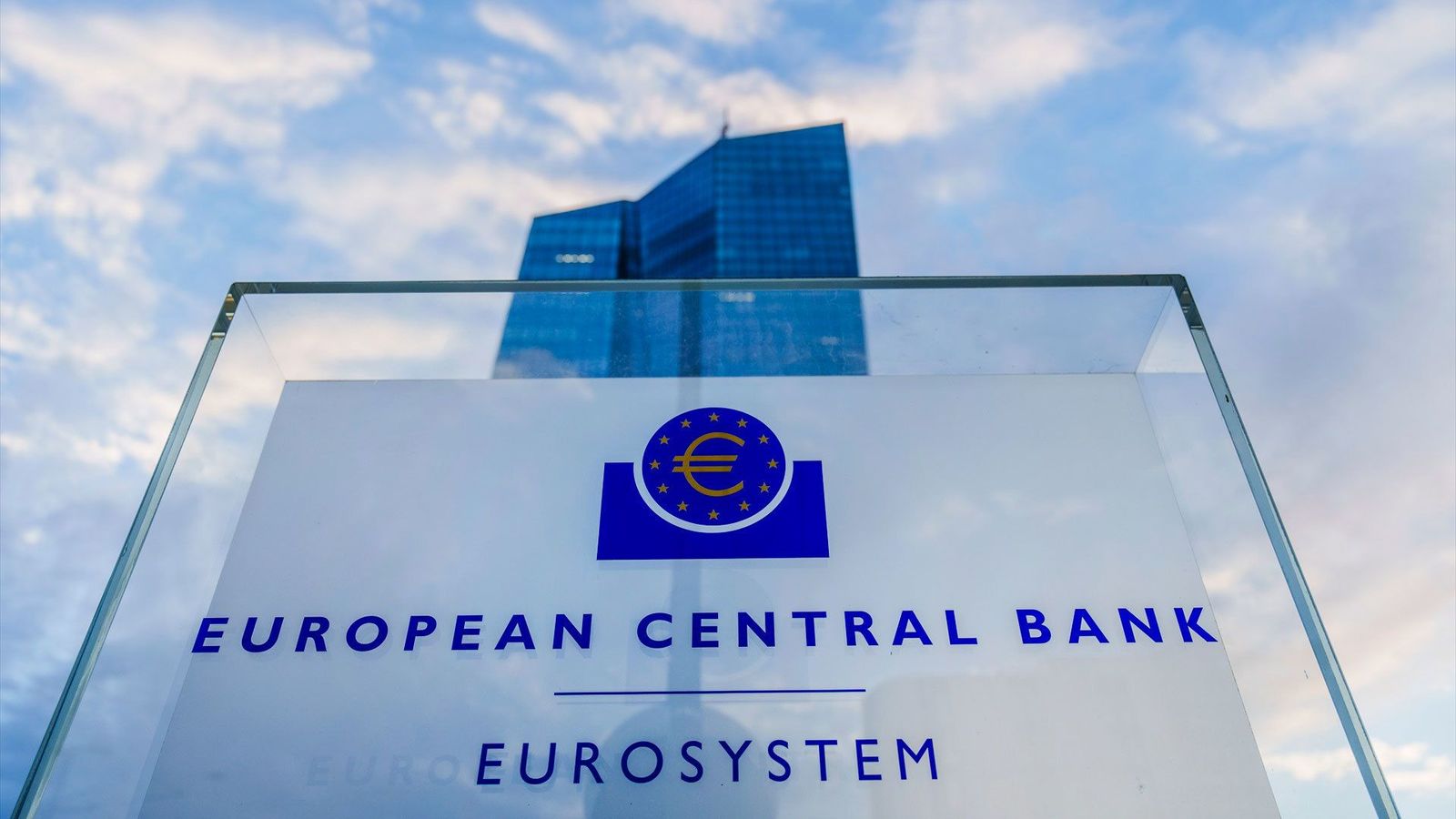 El Banco Central Europeo baja, por fin, los tipos de interés