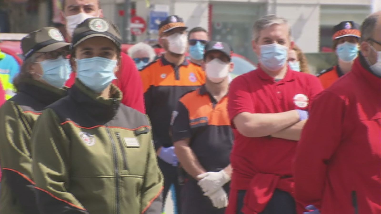 Los colectivos profesionales y efectivos de seguridad, homenajeados en la celebración del 2 de Mayo