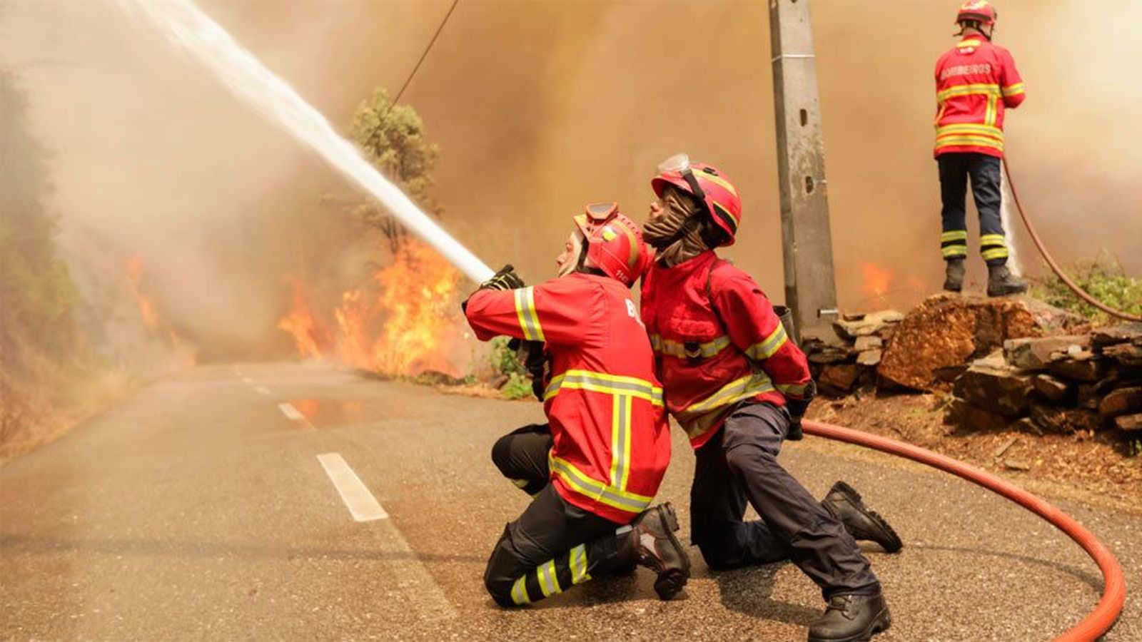 El jefe de los bomberos lusos cuestiona que un rayo provocase el incendio