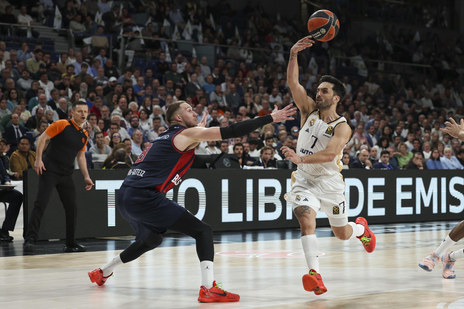 Campazzo ante Baskonia