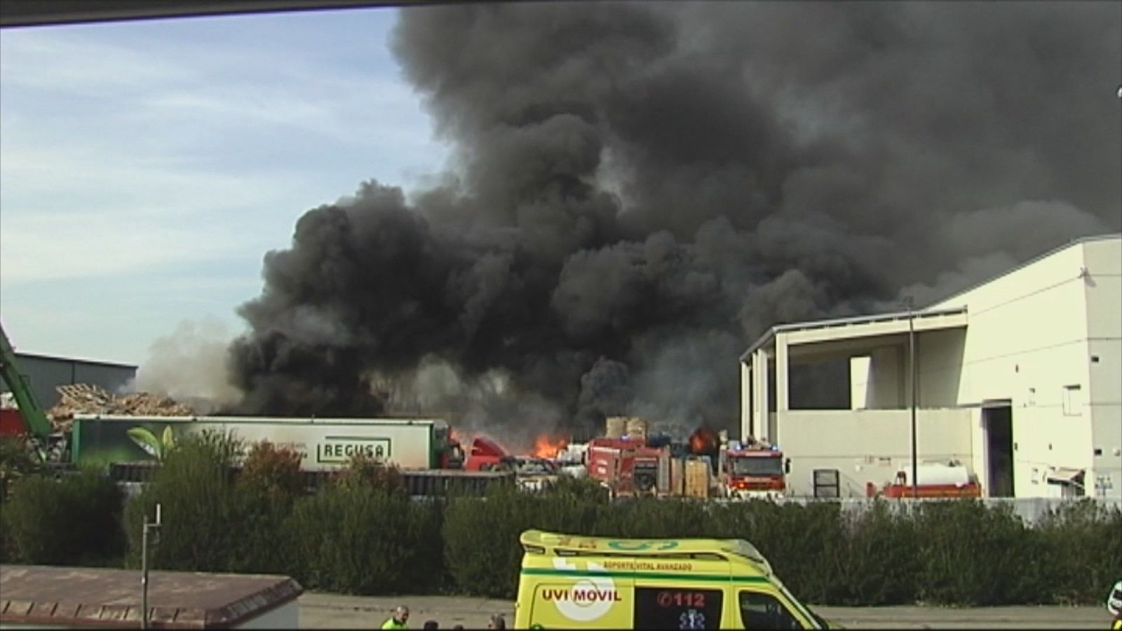 Incendio en una planta de reciclaje en Marchamalo (Guadalajara)