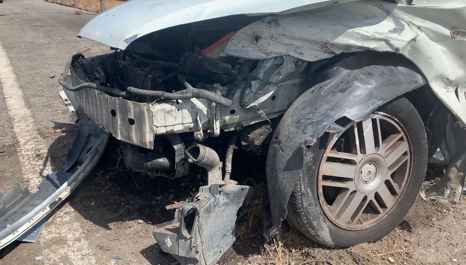 Dos pasajeros heridos en un coche que perdió el control y chocó contra un guadarraíl de la A-42