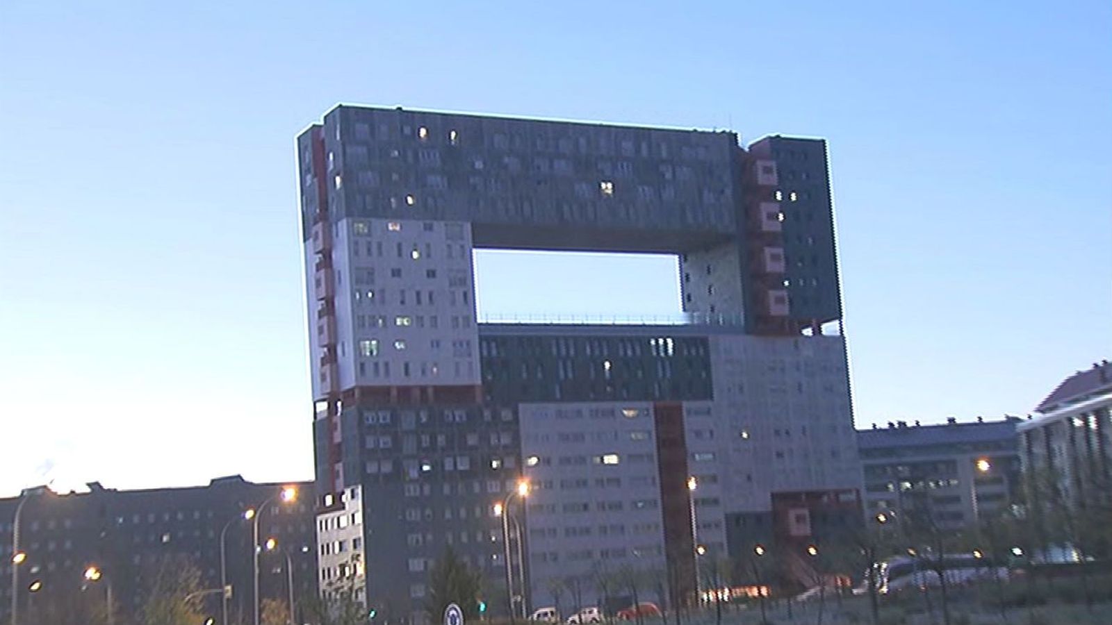 Sanchinarro, con su 'donut', tiene el edificio más raro de Madrid