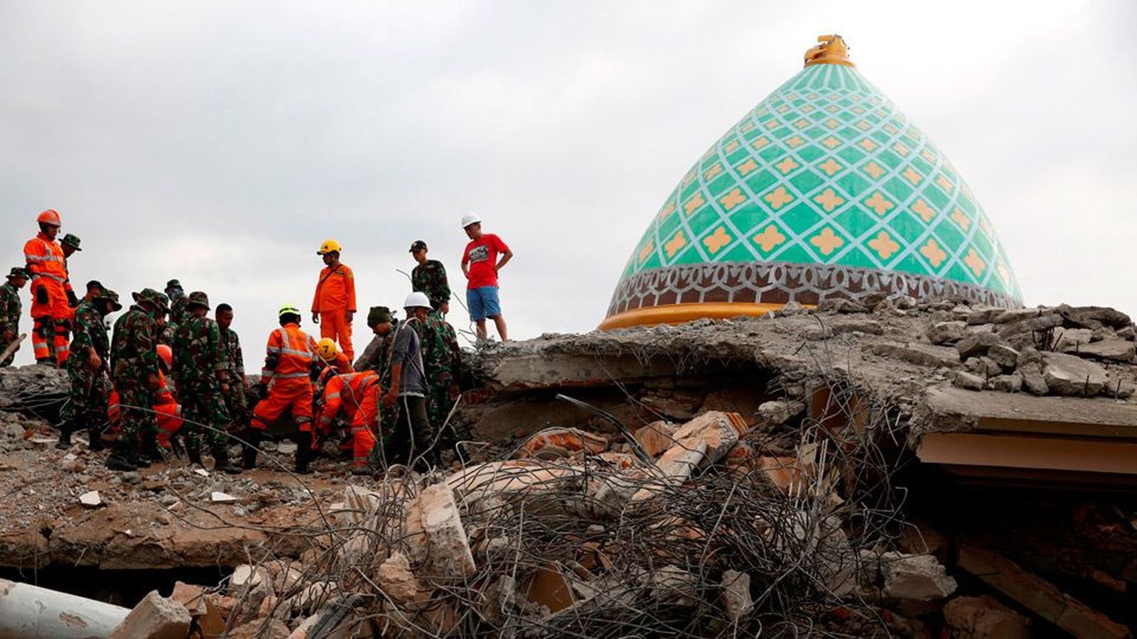 Indonesia eleva a 259 el número de muertos por el seísmo en la isla Lombok