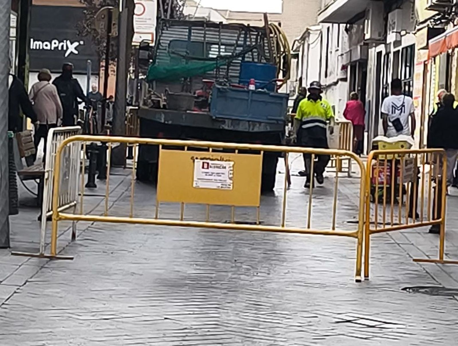 Corte de la calle Colón de Alcorcón por el hundimiento de la calzada