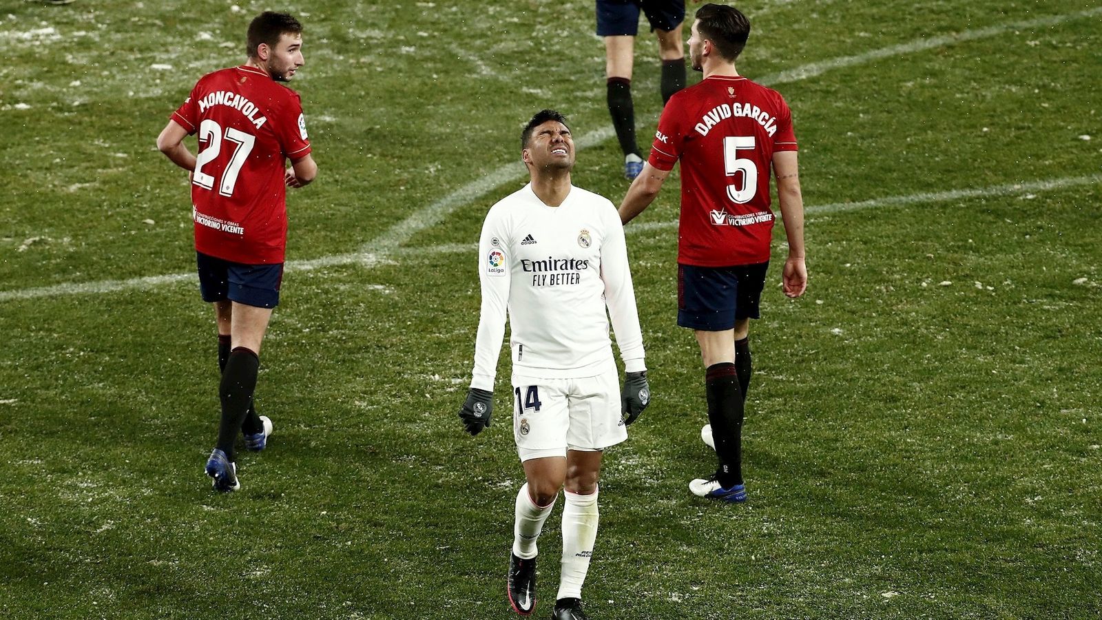 Casemiro ante el Osasuna