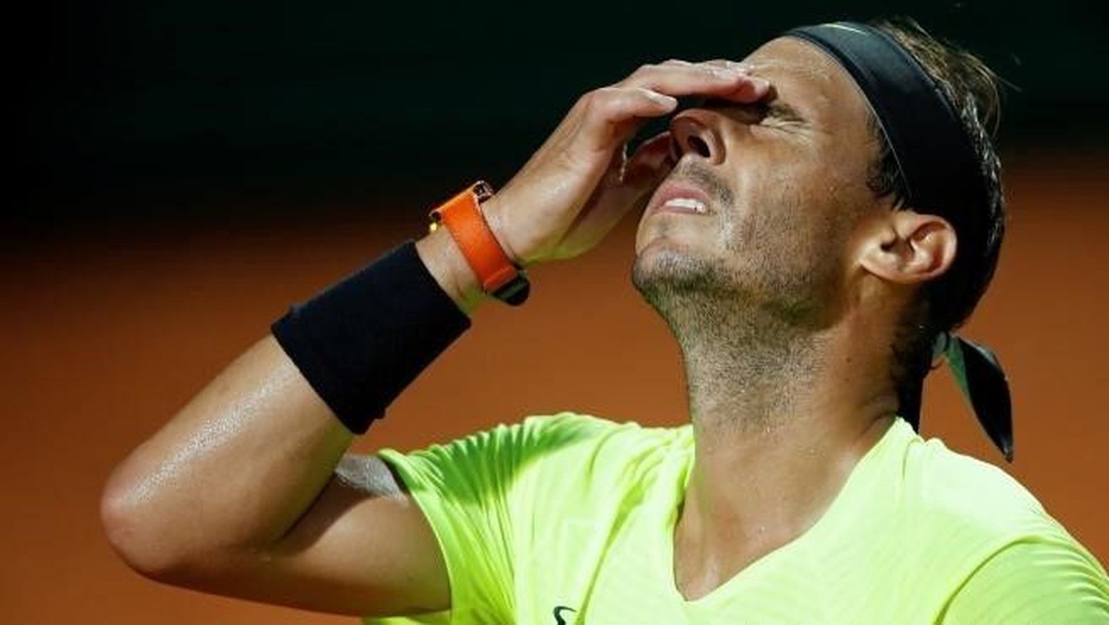 Nadal, baja de cuatro a seis semanas por una fisura en las costillas: "Estoy hundido"