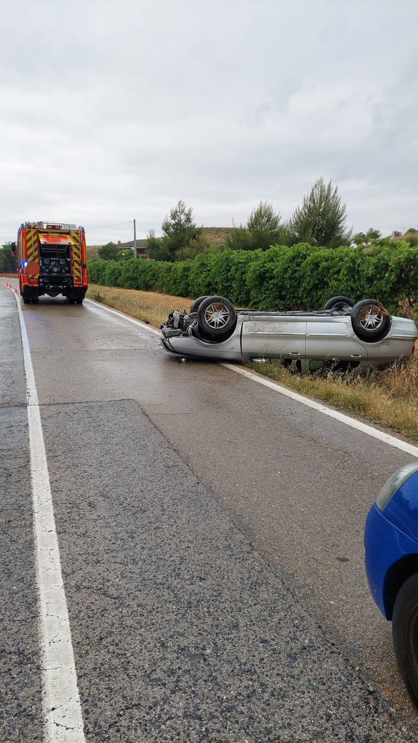 Una mujer, herida leve tras volcar su coche en Chinchón