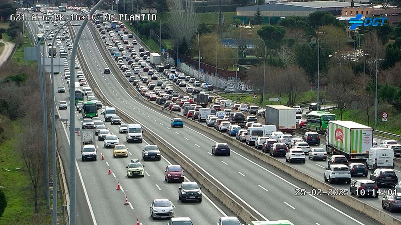 Retenciones en la A-6 a la altura de El Plantío por un alcance en el carril Bus VAO