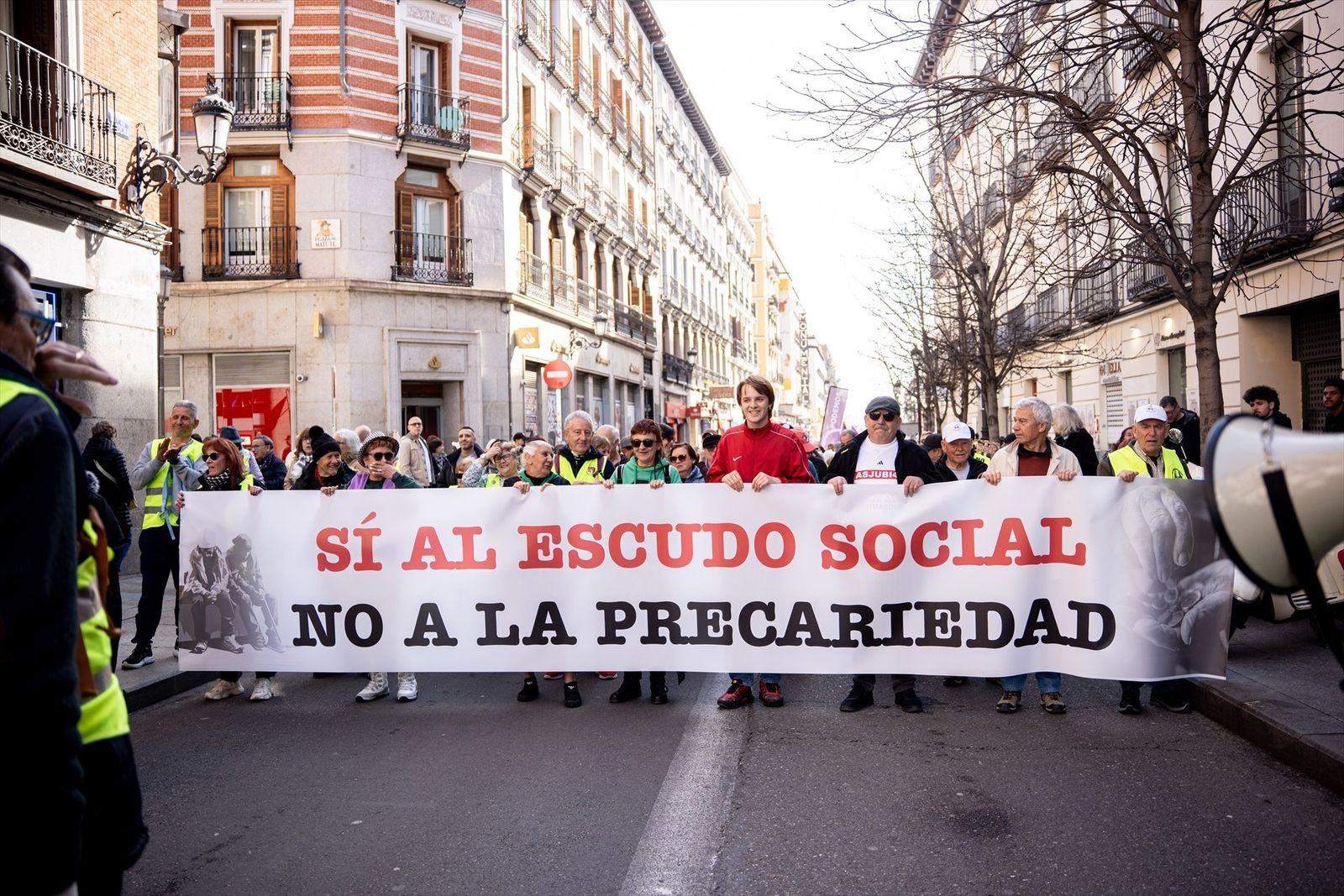 Manifestación en Madrid por la aprobación del "escudo social" en el Congreso