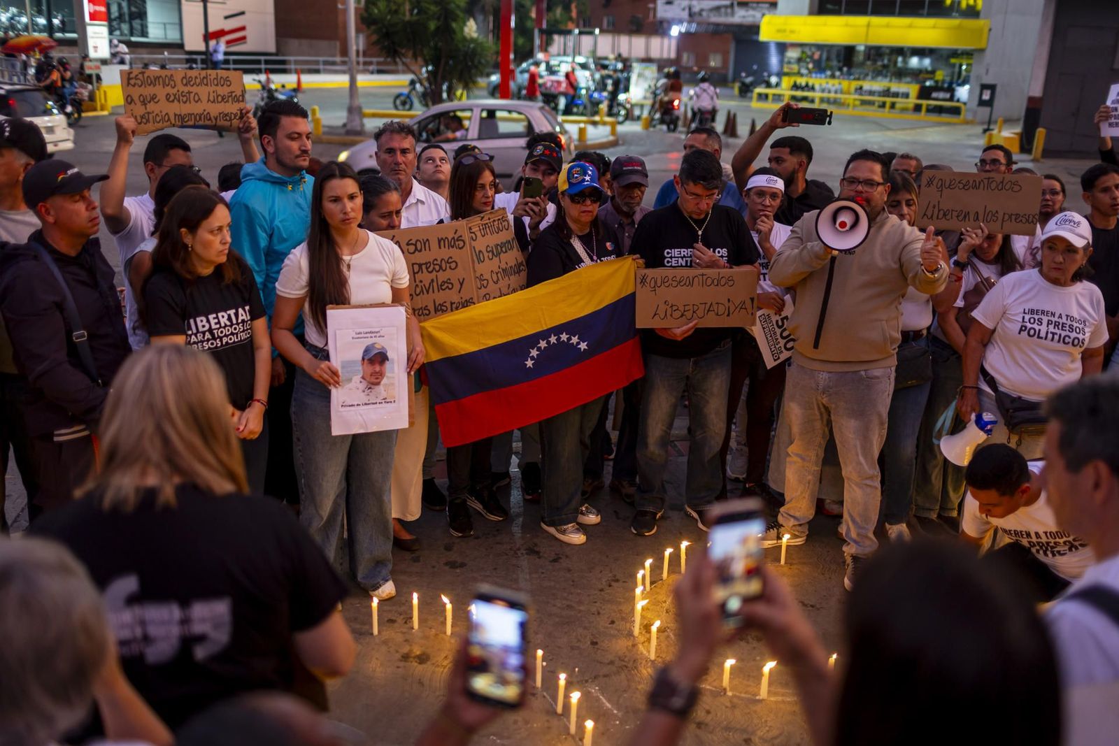 Venezolanos reclaman la liberación de todos los presos políticos