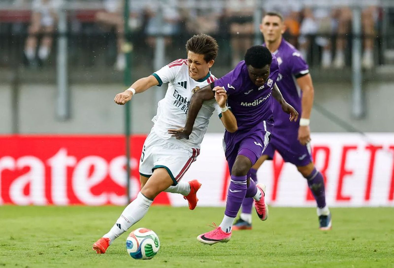 Guler ante el Fiorentina
