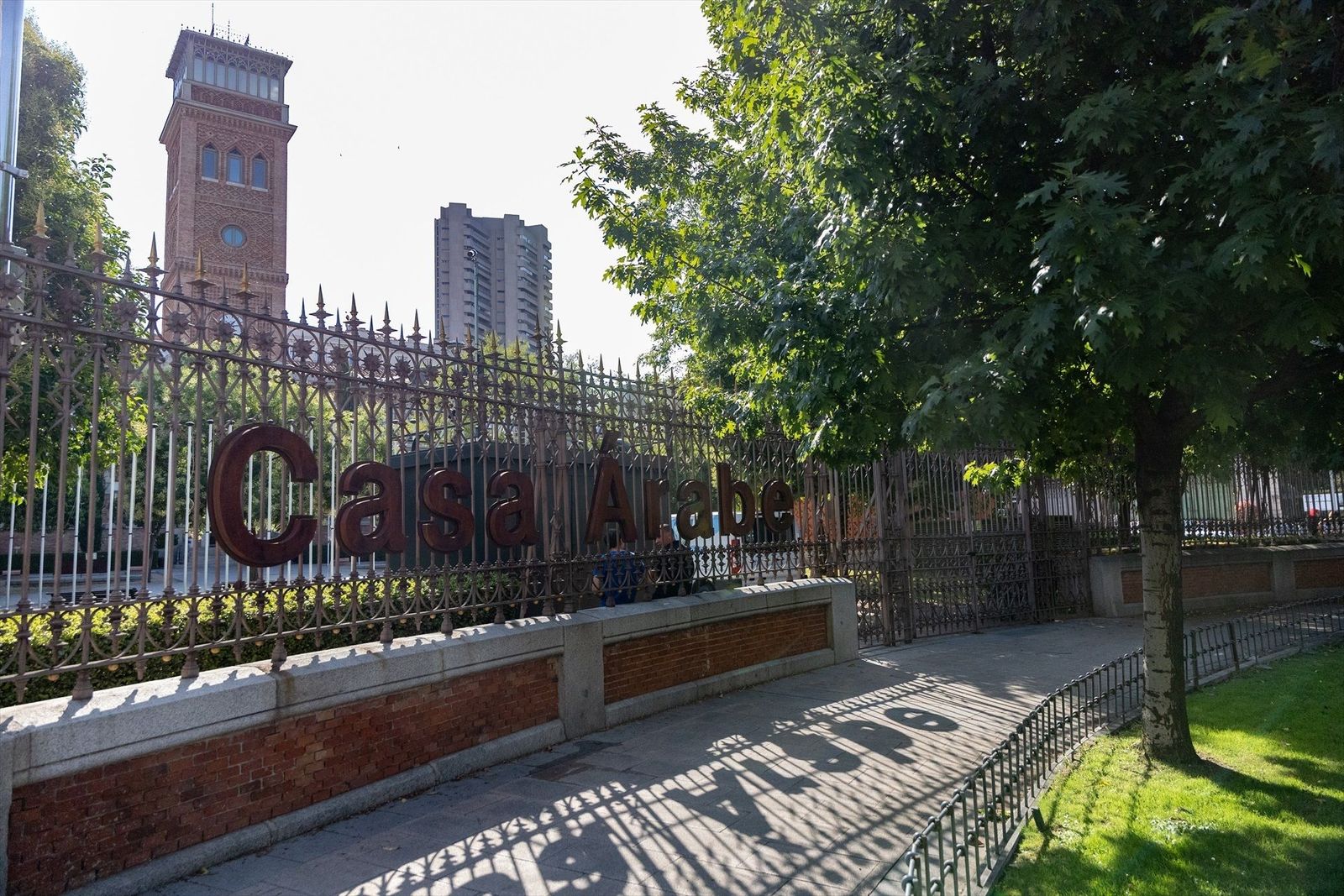 Almeida acusa al Ministerio de Exteriores de mantener una "ocupación ilegal" de Casa Árabe