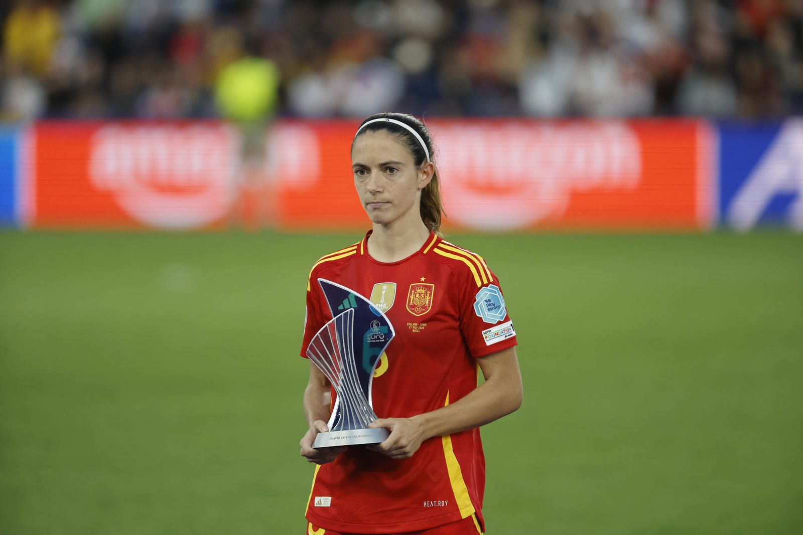 Aitana Bonmatí, tras recibir el trofeo como 'mejor jugadora del torneo'
