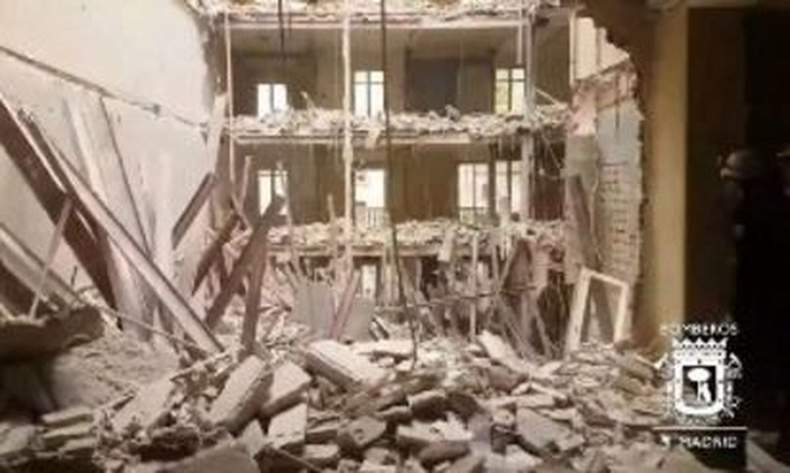 Edificio derrumbado en Martínez Campos