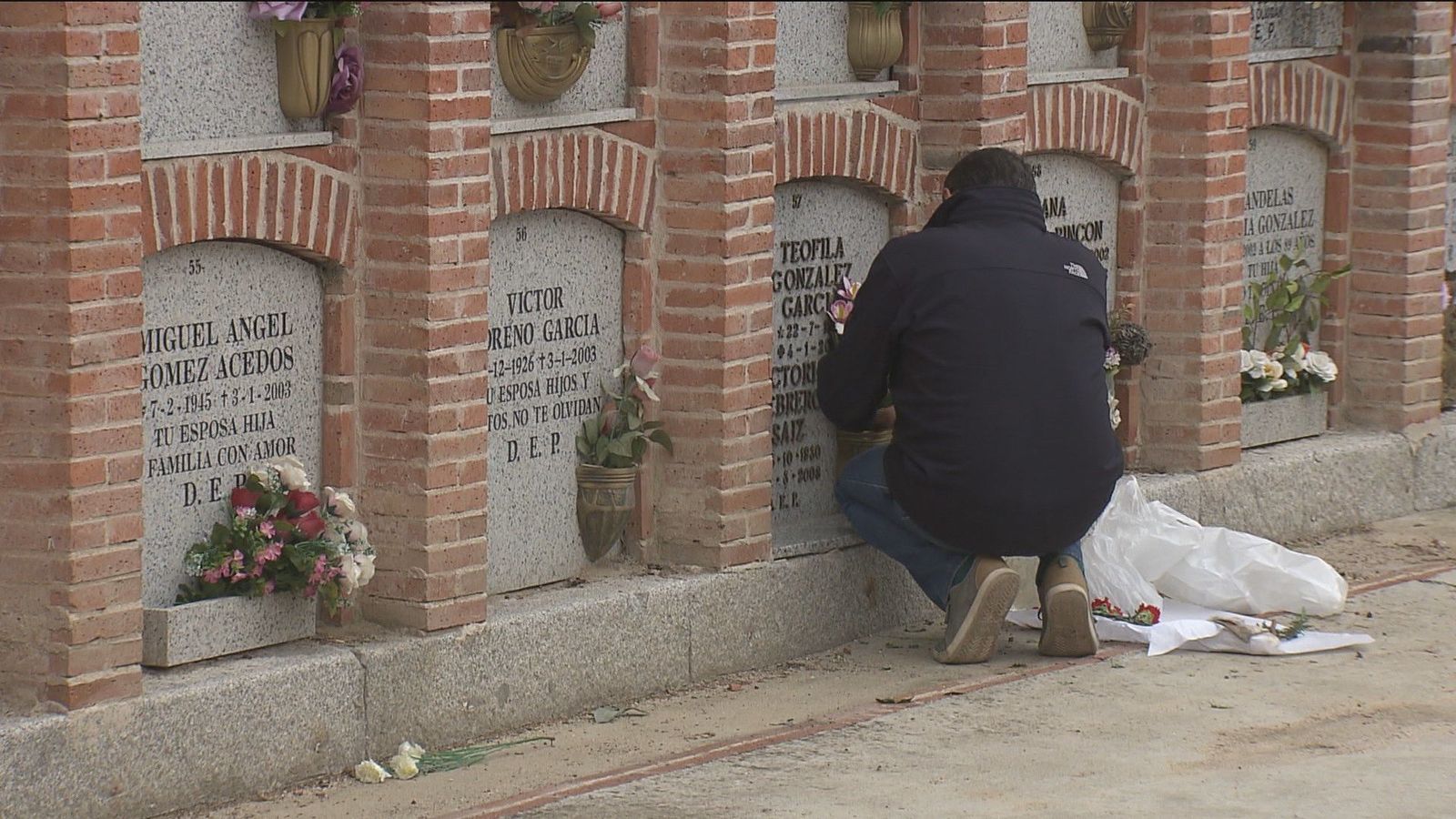 Los madrileños adelantan sus visitas a los cementerios