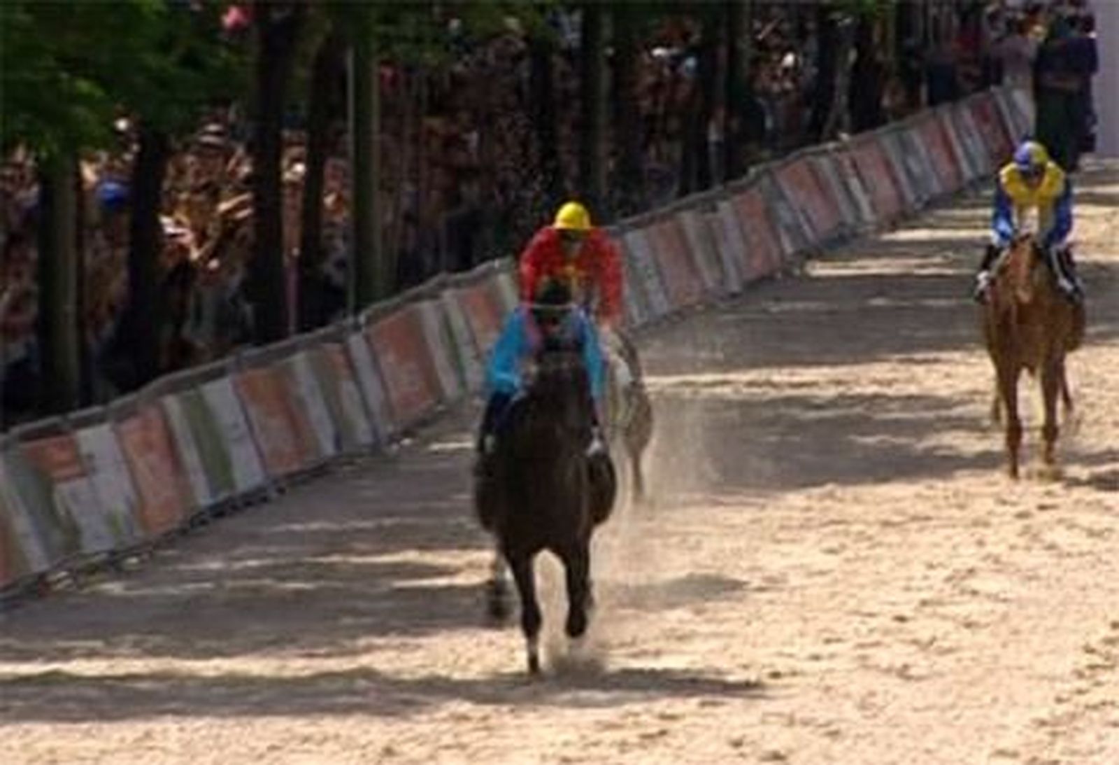 El hipódromo se acercó a millares de madrileños en La Castellana