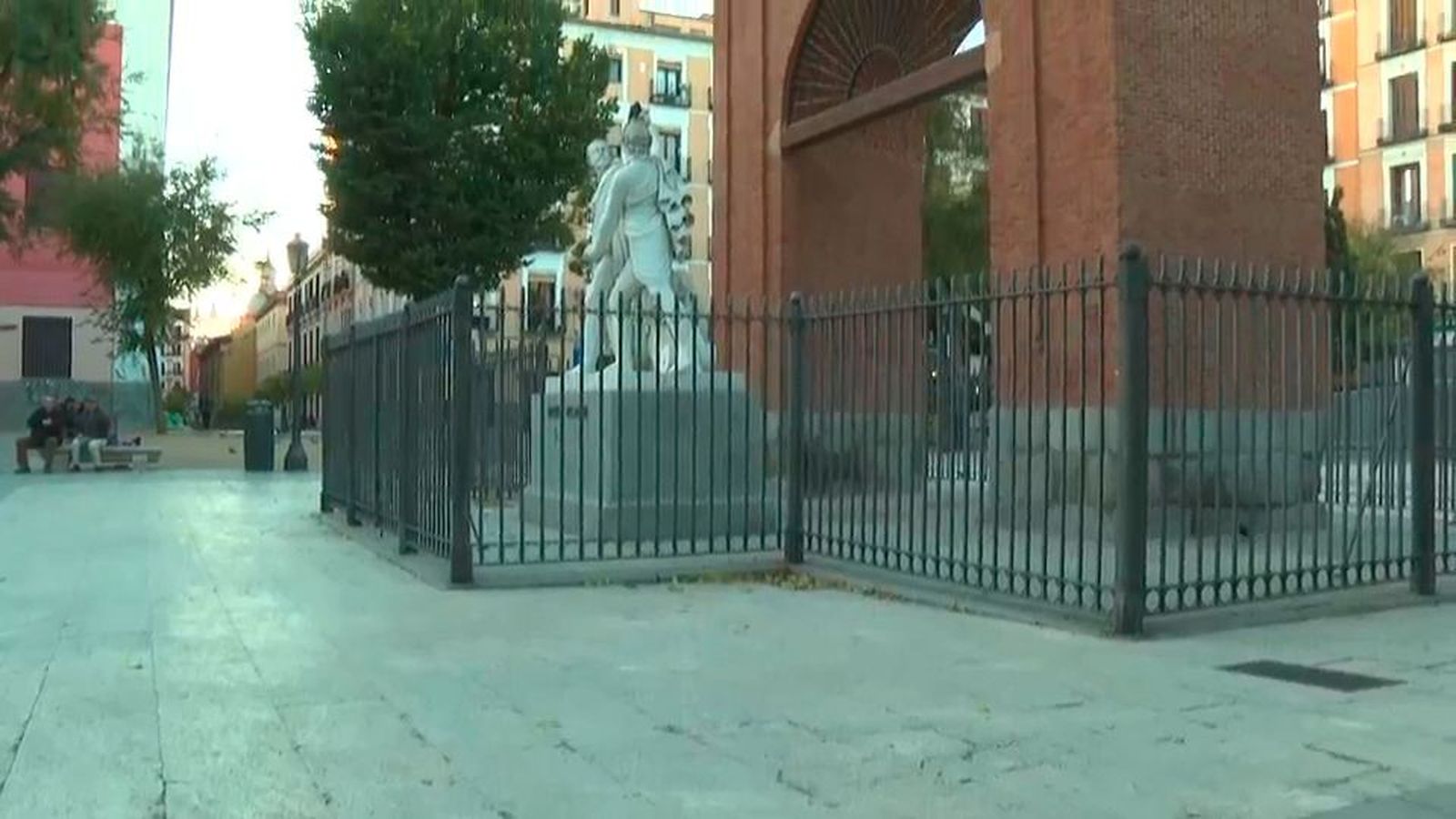 Los vecinos de Malasaña se rebelan: piden paralizar la reforma de la plaza Dos de Mayo