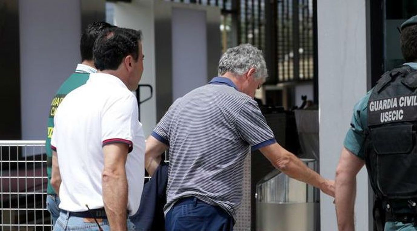 Prisión incondicional sin fianza para Villar y su hijo por lucrarse con la federación