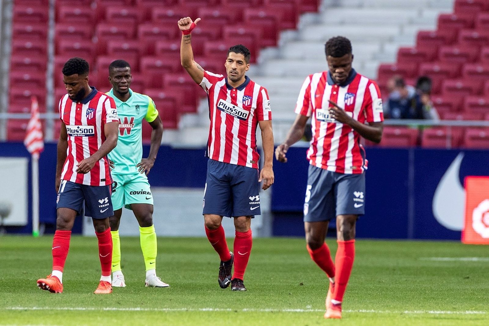 Luis Suárez ante el Granada