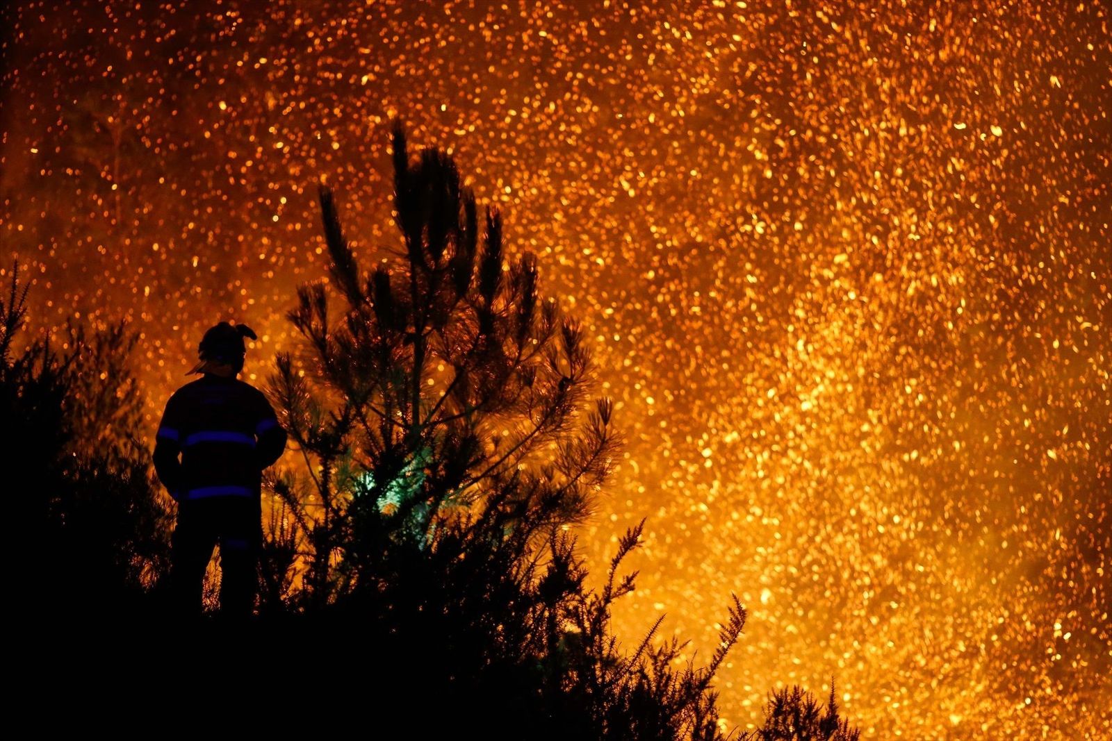 El viento, el peor enemigo en los incendios: en Lugo provocó un tornado de fuego de 100 metros