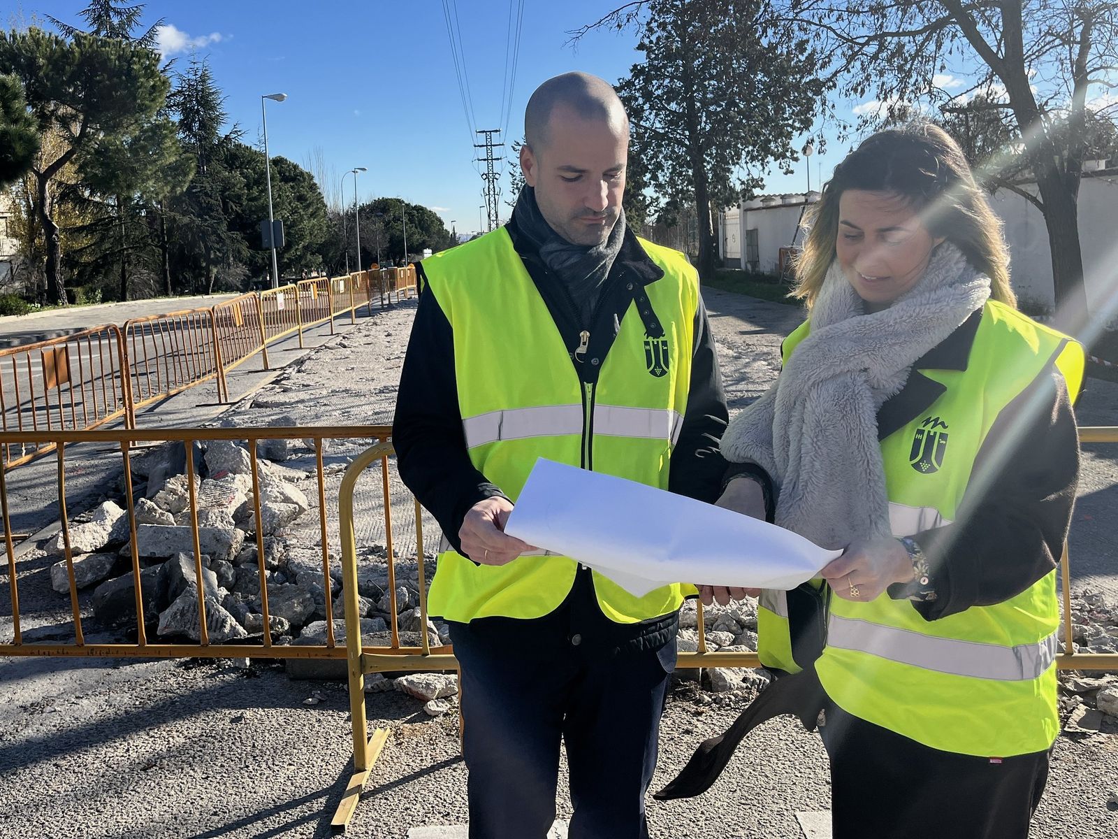 Visita municipal a las obras de mejora de accesos al cementerio de Majadahonda