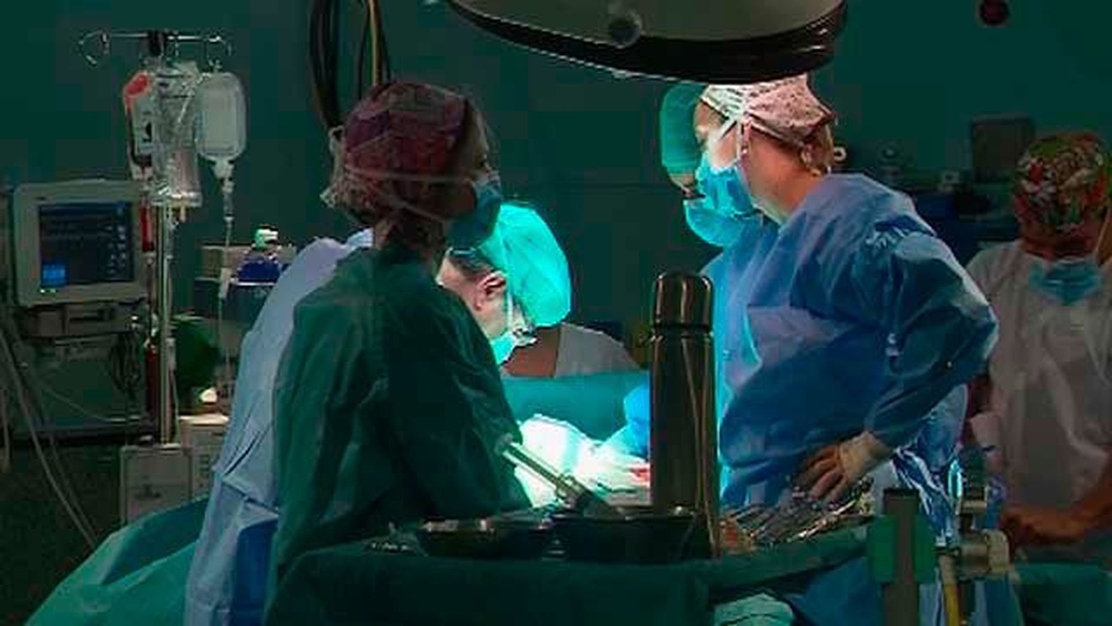 La apertura de quirófanos por las tardes reduce la lista de espera para operarse