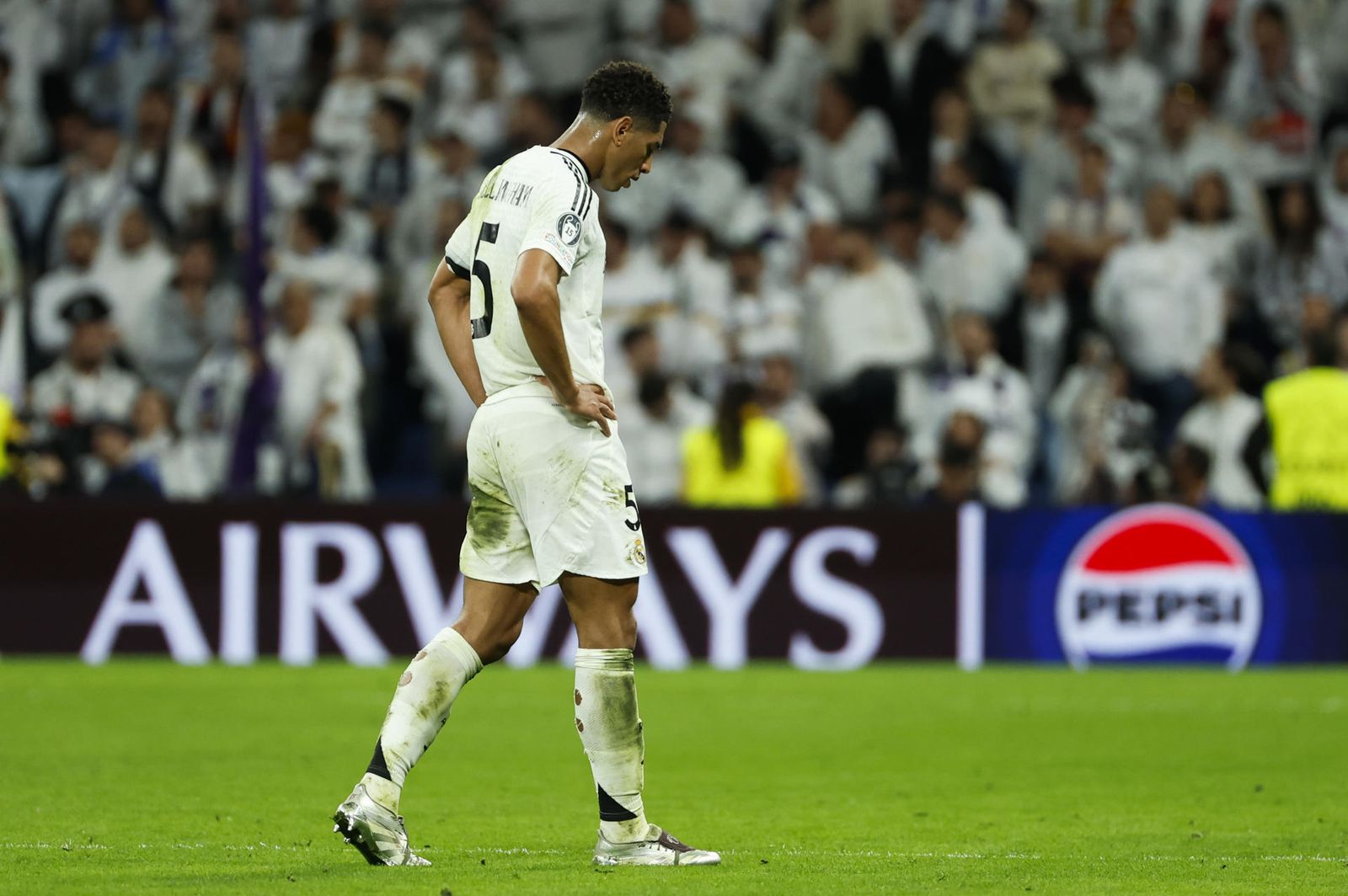 Bellingham al finalizar el partido de vuelta de cuartos de final de la Liga de Campeones ante el Arsenal