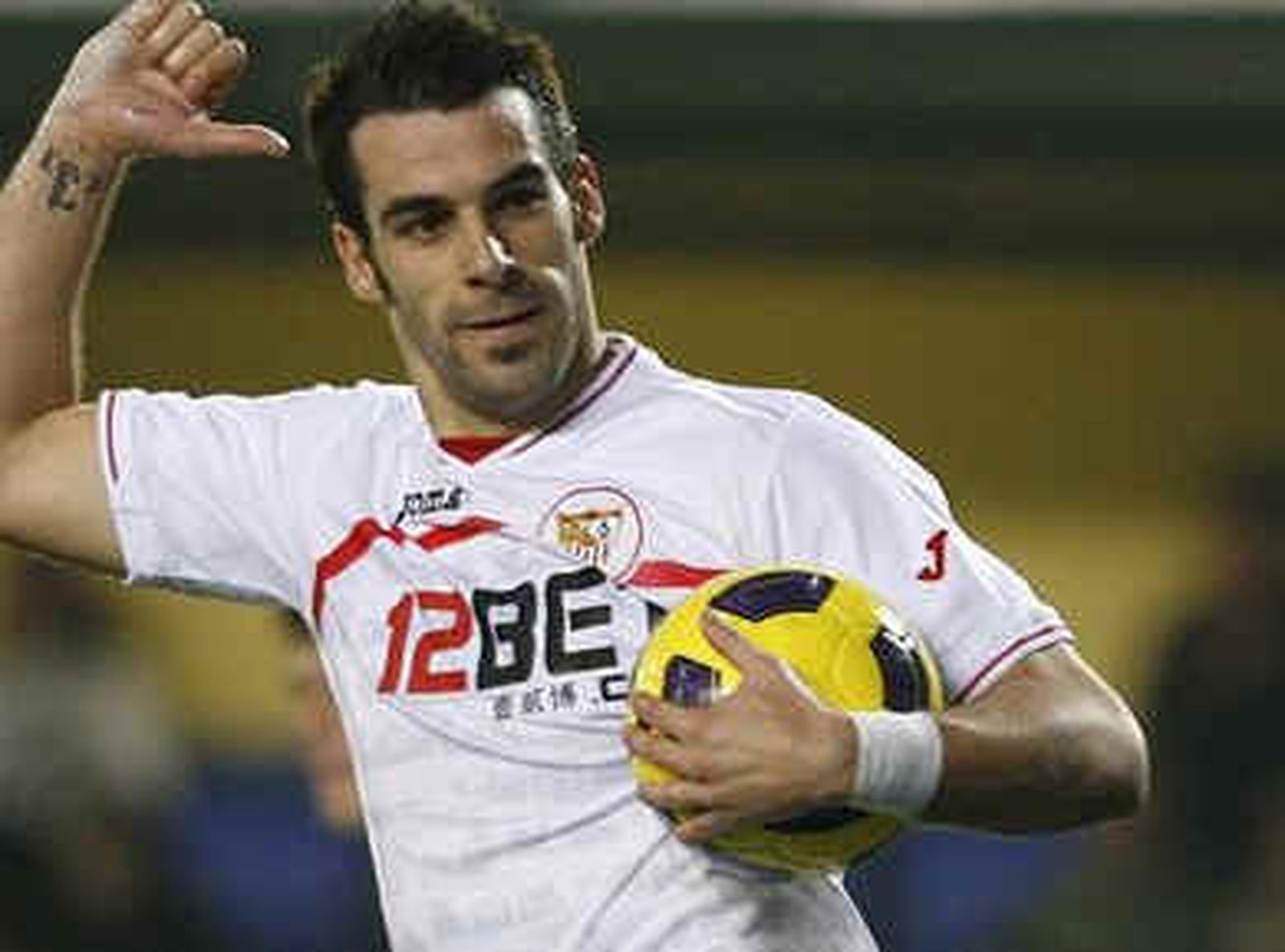 Negredo: "Se acabó el culebrón: soy cien por cien del Sevilla"