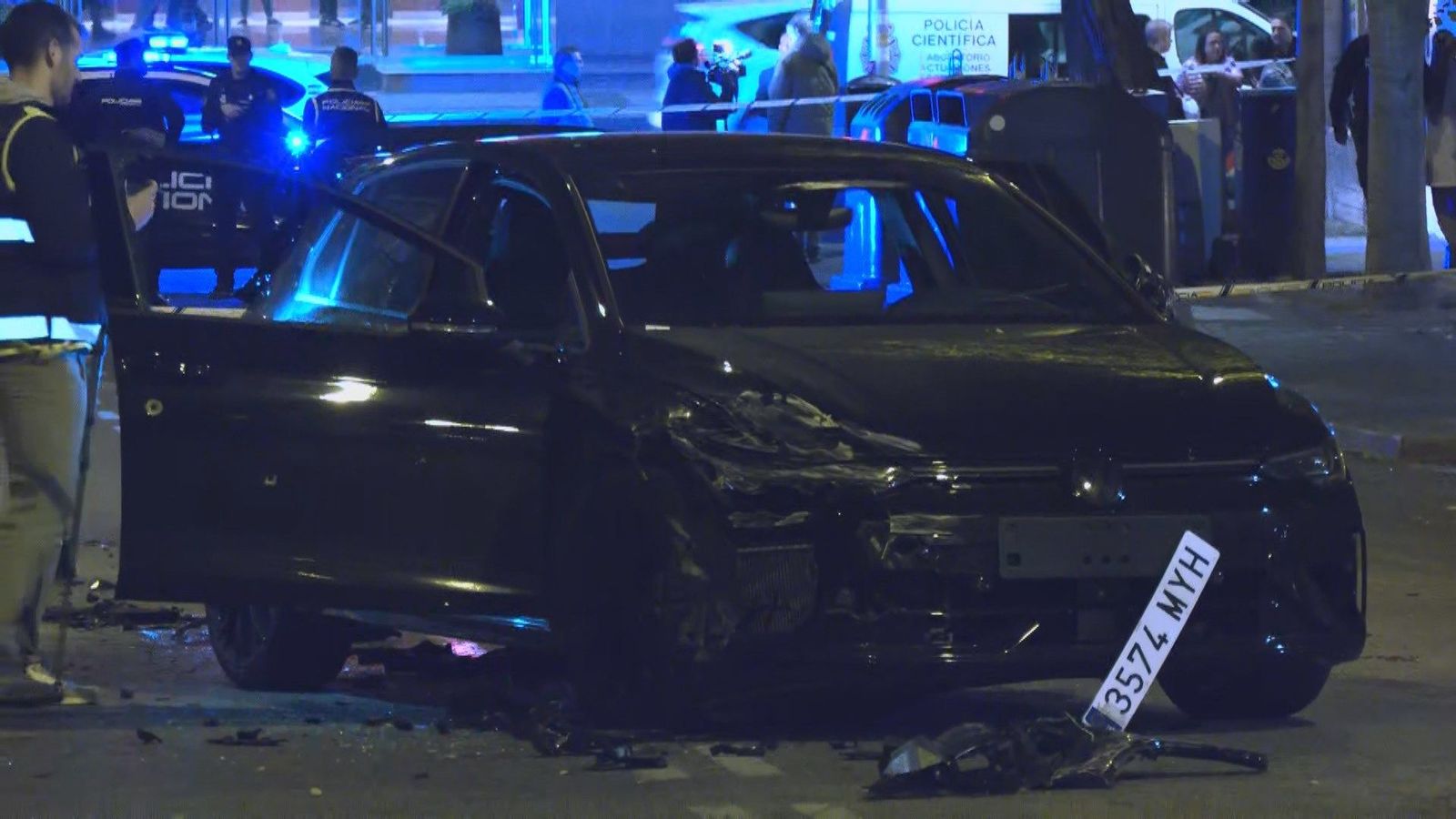 Tirotean un coche y secuestran a su conductor en Carabanchel