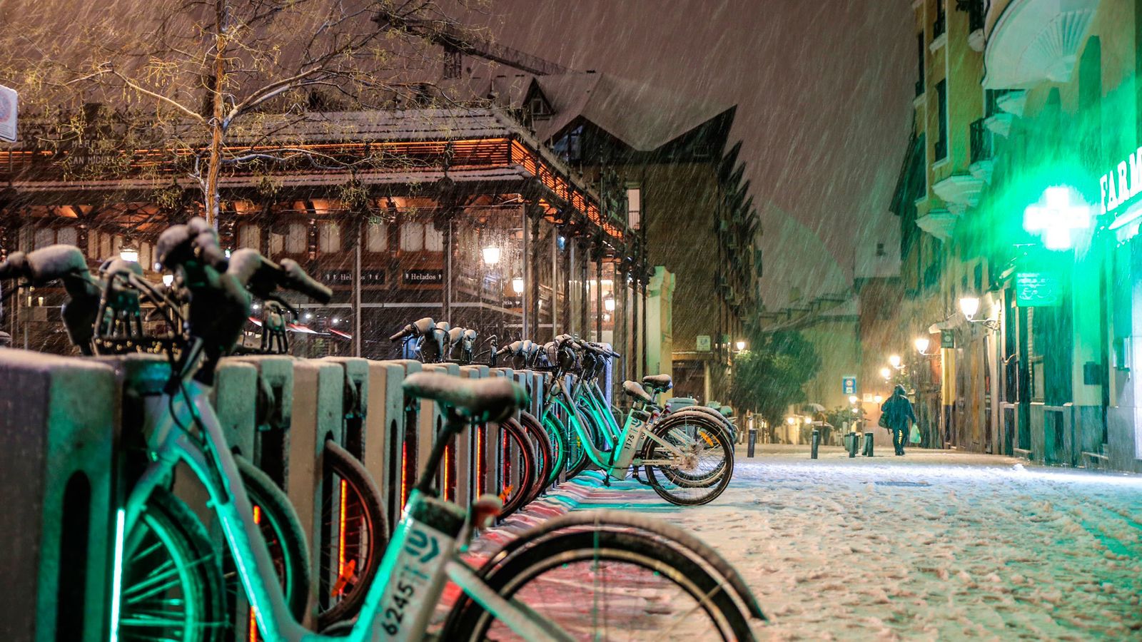 El centro de Madrid cubierto de nieve tras el paso de la borrasca Filomena