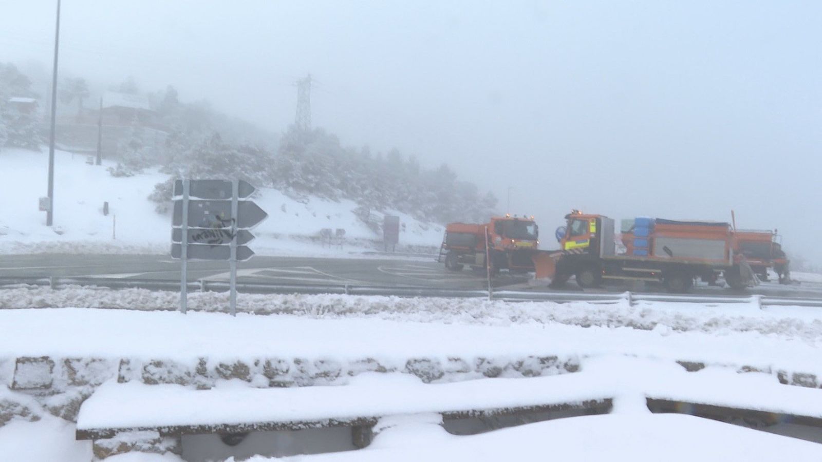 Dos carreteras siguen cortadas en Madrid y el deshielo de Navacerrada amenaza con nuevas crecidas del río Guadarrama