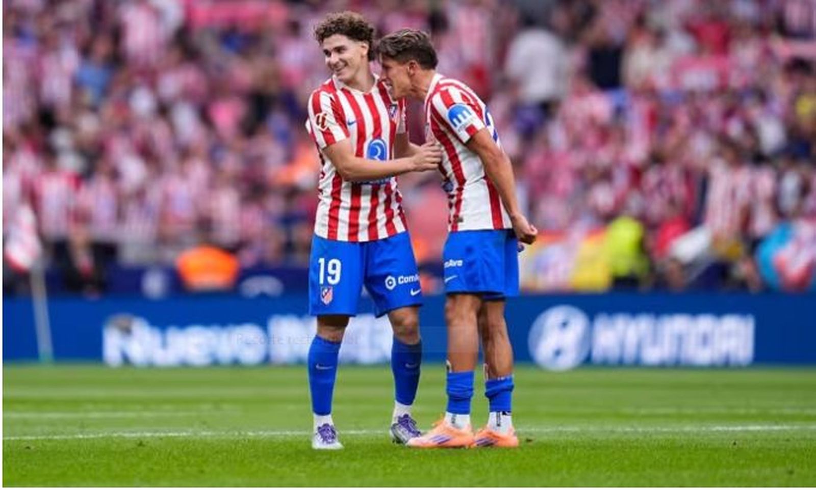 Julián Alvarez y Giuliano Simeone