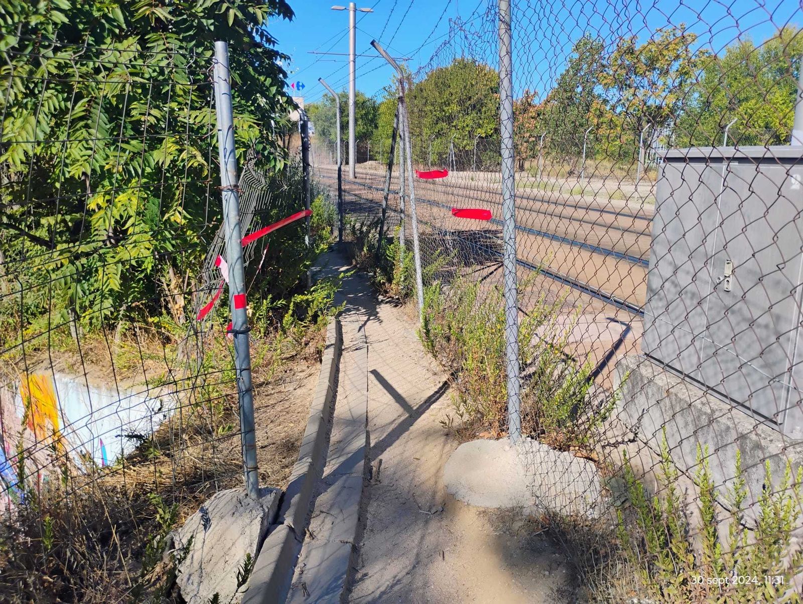 Paso del camino sobre el Arroyo Meaques y las vías del Metro Ligero, en Pozuelo de Alarcón