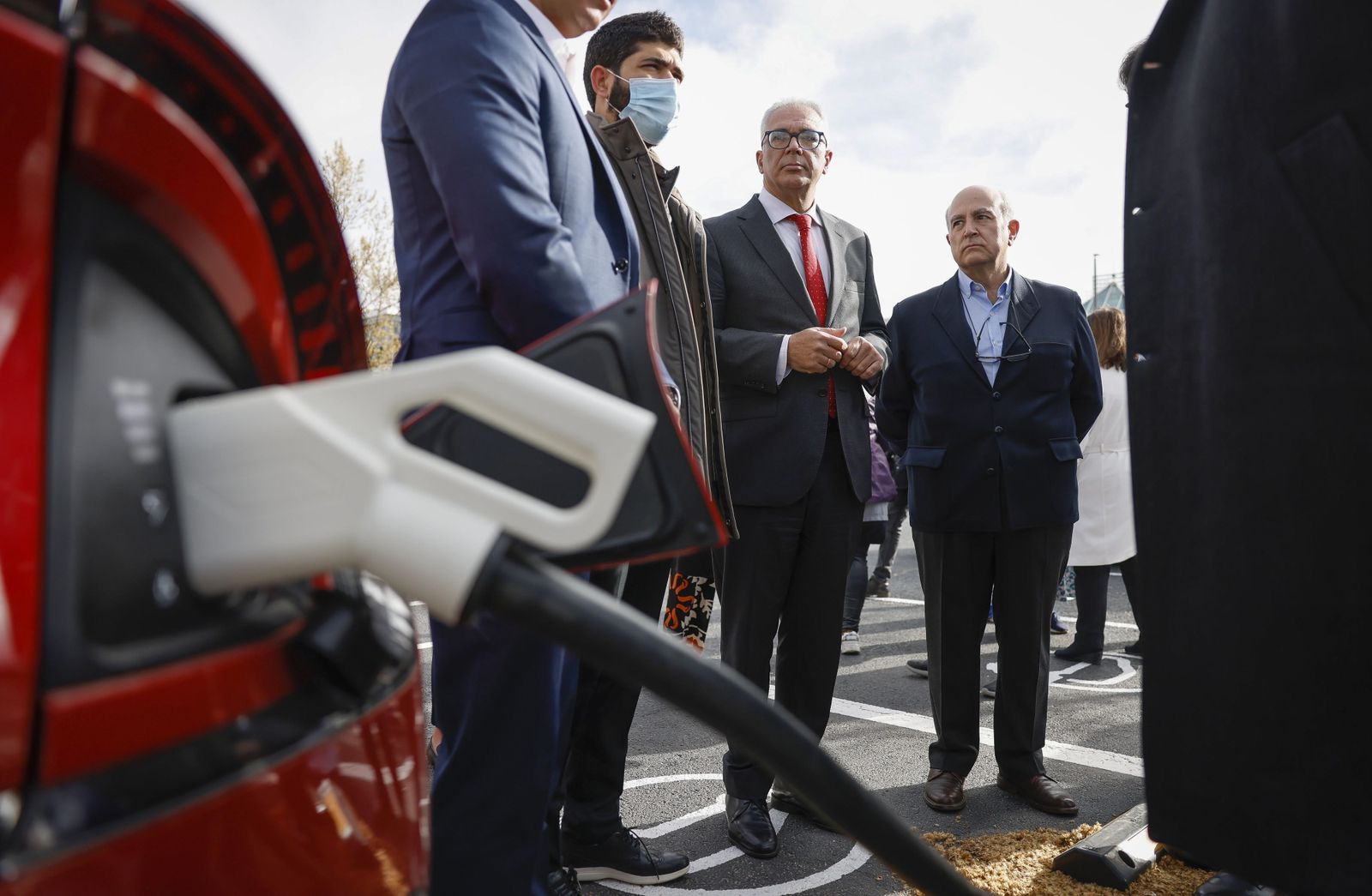 La Comunidad de Madrid enseña el proyecto de electrolinera de Pozuelo de Alarcón a una delegación del Gobierno de Puerto Rico